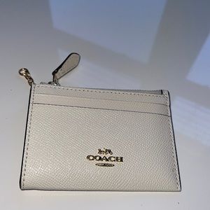 Coach card holder (bearly used)